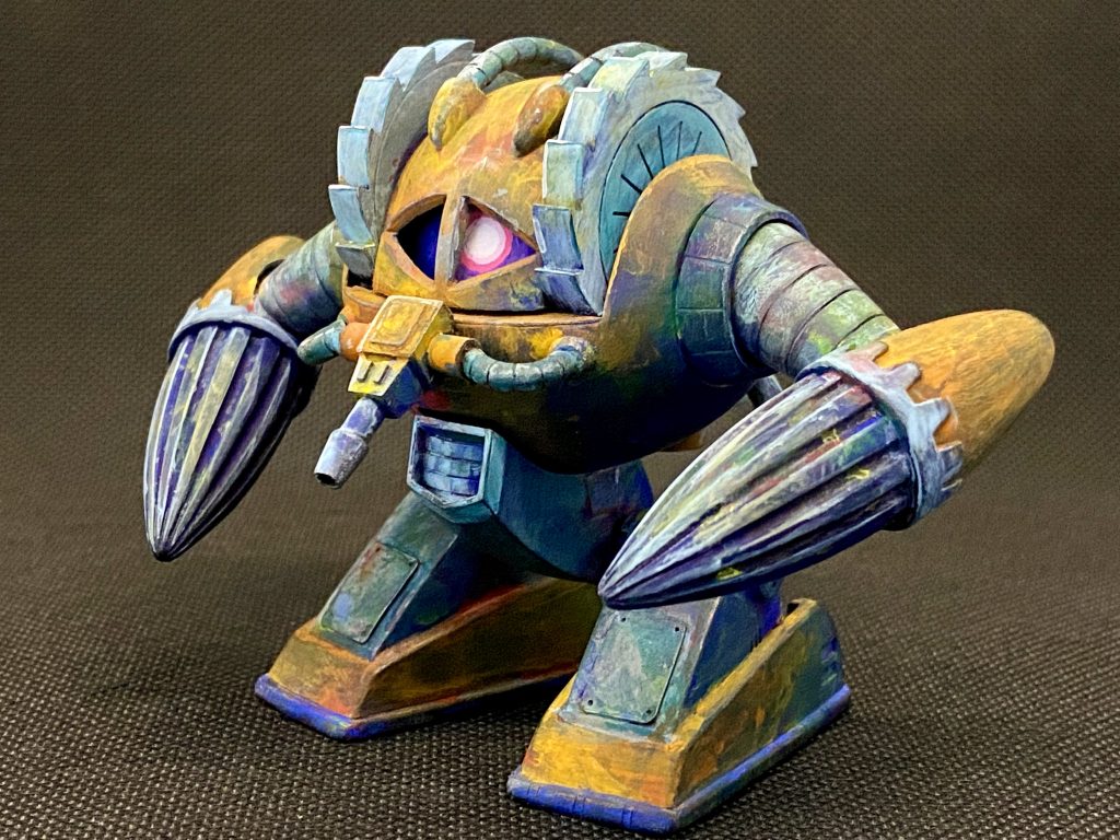 素立ちは設定画にピッタリ一致するよう、各部手をいれてバランス調整しています。塗装はアクリルガッシュを使っています。穴掘り用の機体ですから、汚れた建設重機のようなイメージで塗りました。