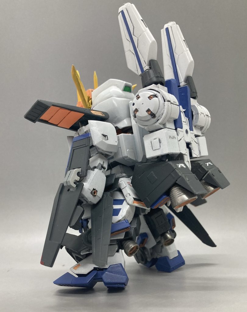 ΖΖとの最大の違いはバックパックなので、なるべく形状を再現しました。バーニアの受けはボールデンボールアームズのミサイルポットを加工して使ってます。