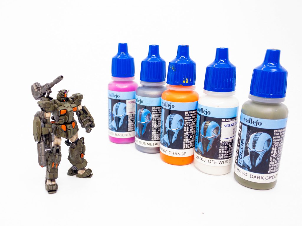 使用した塗料はこちら。全てファレホメカカラーです。塗り分け後にMr.ウェザリングカラーでスミ入れを兼ねたウォッシングで全体のトーンを整えました。実は第一段含めて全種買ってるのでぼちぼち仕上げていきたいところです。以上、ガンダムアーティファクト フルアーマーガンダムでした。