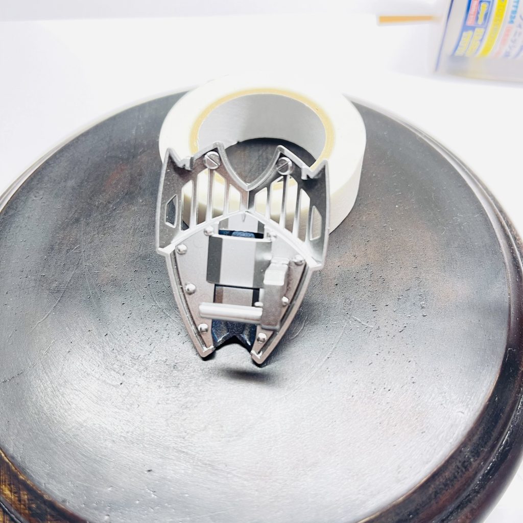 シールド裏はビスモールドを追加完成してしまえばこんな部分は誰も見ないくらい目立たないんですけどね...本人ですらも