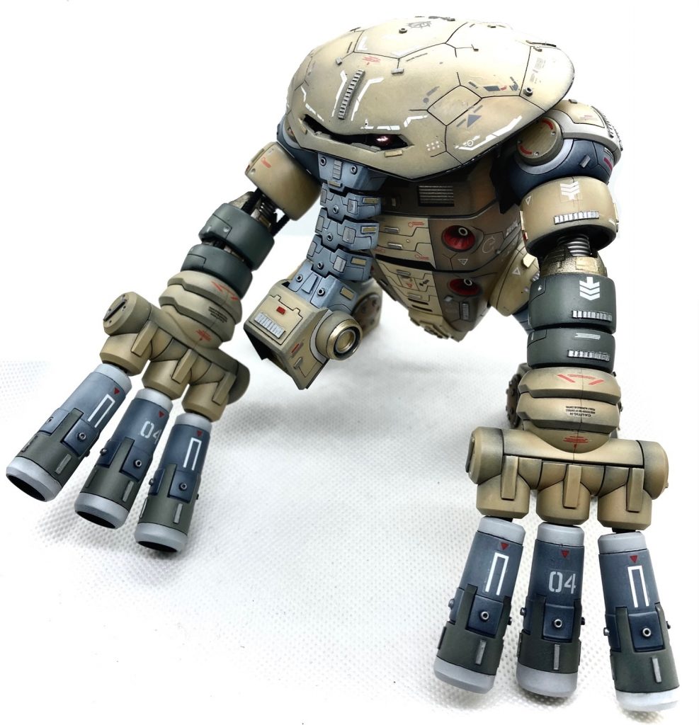 頭がメロンパンみたいになりました。元々あったモノアイ部分を埋めるのが面倒くさかったです。