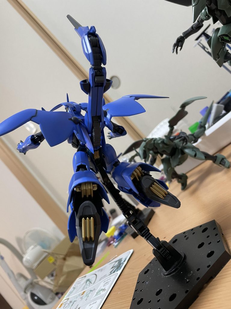 レギルスのスラスターを意識してカスタム機にはハイスペック仕様を表現を試みています。