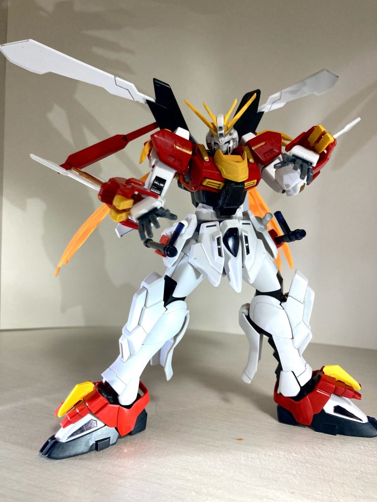 ウイング展開した姿はほぼゴッドガンダム。プラ板とプラ棒で可動基部を自作、ウイングは余りパーツを使いました。初めて自作しましたがうまく可動してよかった。