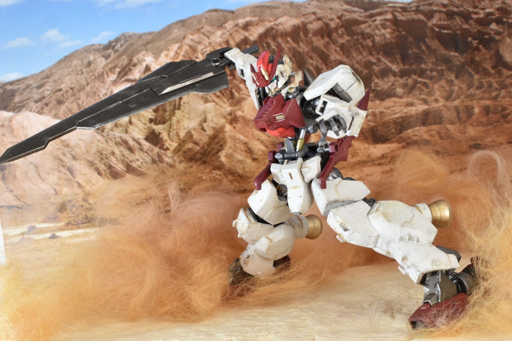 アドニスソードの切れ味はほぼ無く、斬るというより重量で叩き潰すという使い方をする。