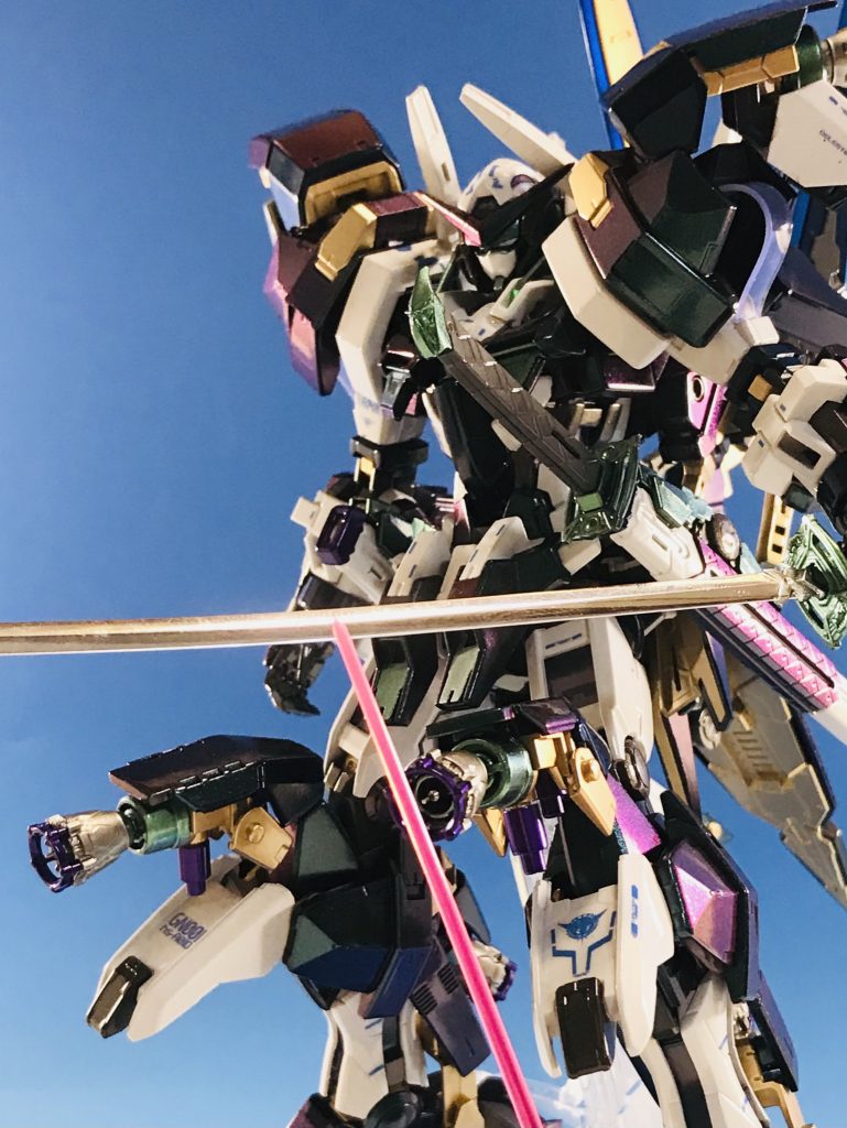 デカールは白いパーツメインに貼り付けてます