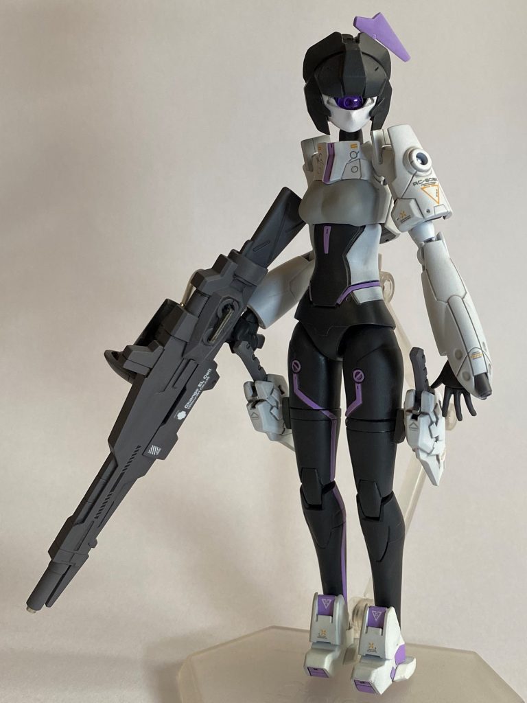 ■モビルドール:モノメ女性型モビルドール素体をベースに、狙撃に特化して改造されたガンプラ。最大の特徴は人型の形状に似つかわしくない大型のモノアイ。その紫のモノアイは「アルス」が率いていたヒトツメを想起させる。