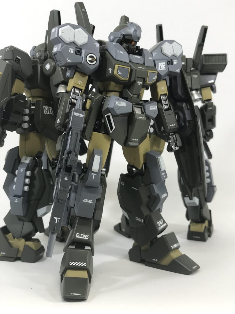 １号機（機体No.387）マークⅡのビームライフルを装備した前衛役の機体です。