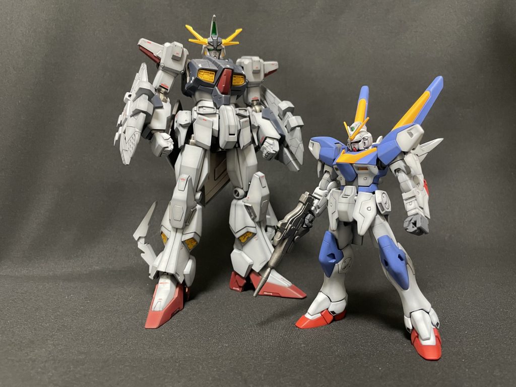 同スケールのV2ガンダムと比べたり。V2、よくこんなに小さくまとまったなぁ。