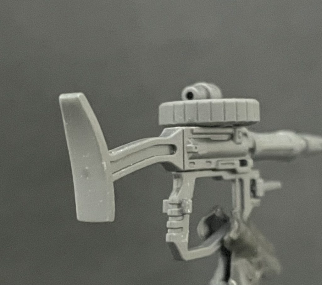 マシンガンのストック部分は細く削ってます。この方が構えやすいです。