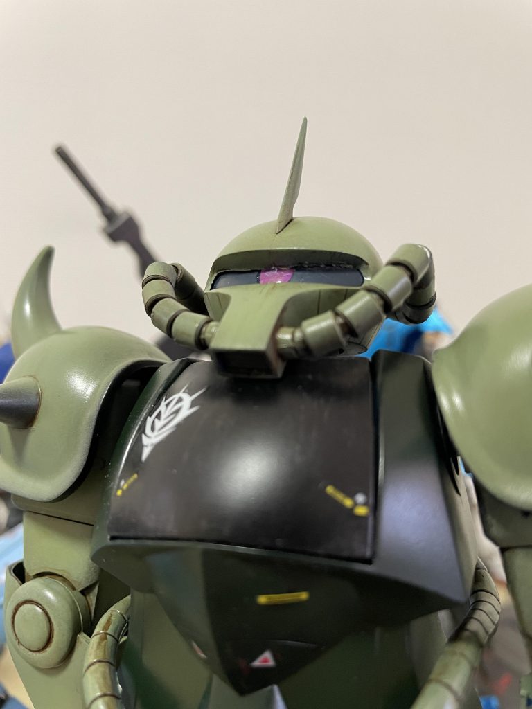 顔の動力パイプだけ太くしました✌️デカールはあえて汚さずアクセントとしてキレイなままで配置😏