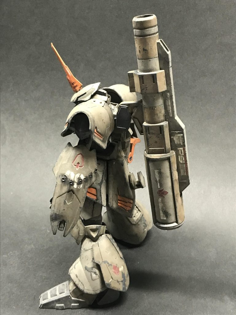 シールドにはマシンガンで撃たれた感じでお線香でジュッと。