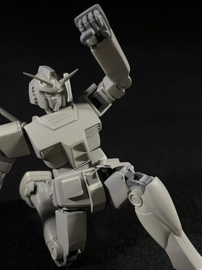 HGの関節パーツや30MMのフレームパーツなどを移植して可動域を増やしています他にもバックパックと左腕にネオジム磁石を埋め込んで盾を持たせられるようにしました