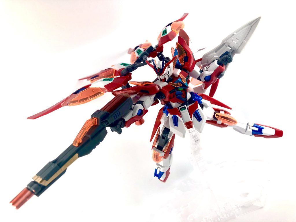 ウィングゼロのスタイルの良さがわかるポーズですね。装備のボリュームとのバランスが素晴らしいです。