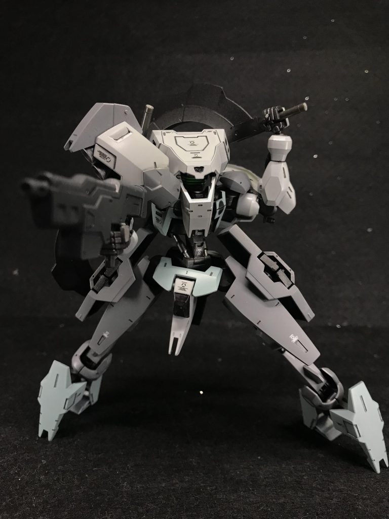 っとゆうワケで、ユーゴーでした！ 一見地味な機体ですが、プレイバリュー高めで買って良かったと思えるキットでした✨先程も言いましたとおり、少しガンダム系に飽きていた私にとってとても刺激があるキットだったので、今後もまた少し変わったMSを作っていきたいですね☺️  そういえば先日、店頭でバクゥを見かけましたので購入しました👍🏻バクゥも勝手が違いそうなキットですが、楽しみながら作りたいと思います😊 ではでは、最後までご覧頂きありがとうございました😊✨