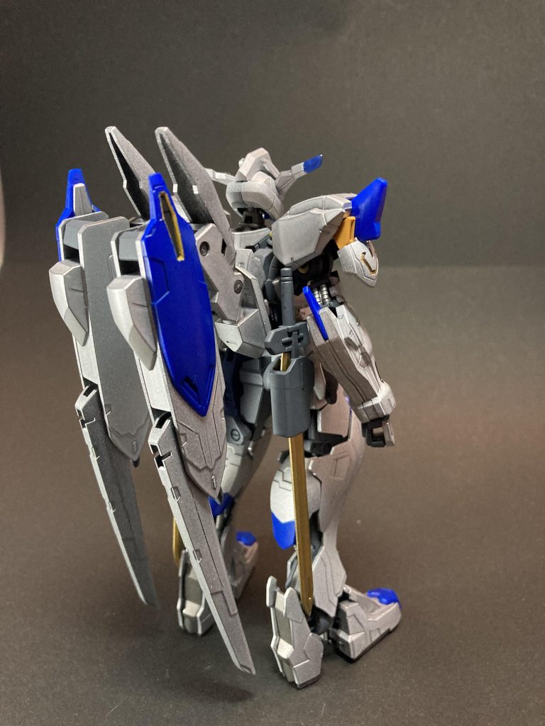 バエル様なんだからツヤツヤで綺麗にしてやろうと思っていたんですが、組んだら凄くバランス悪くて。最後に泣きながらつや消ししました。悔しい