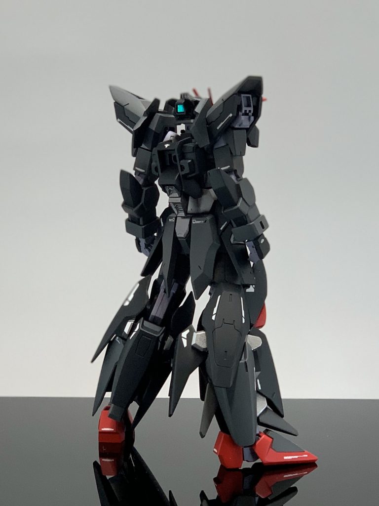 背部にストライカーパック接続部があるので換装可能です。