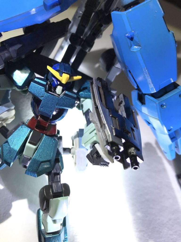 GNハンドガン(地球連邦製)左腕のハードポイントに増設された迎撃用装備。GN-X IV配備により余剰になった旧式のショートライフルを流用しているが通常時の出力を維持したまま連射性能が向上しており、これまでGN-Xタイプで採用された頭部・腰部GNバルカンよりも攻撃力は高い。名称や運用方法でガンダムスローネのGNハンドガンを連想しがちだが、実際にはガンダムエクシアのGNバルカン(盾と一体化した近接火器)に設計面では影響を受けている。