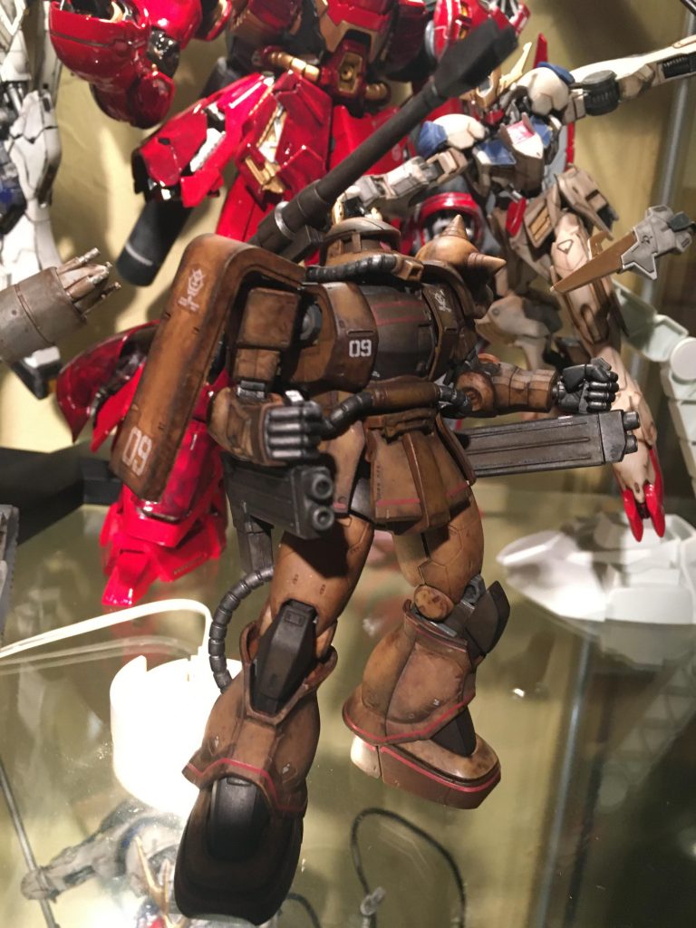 ちょっと間抜けなポージング