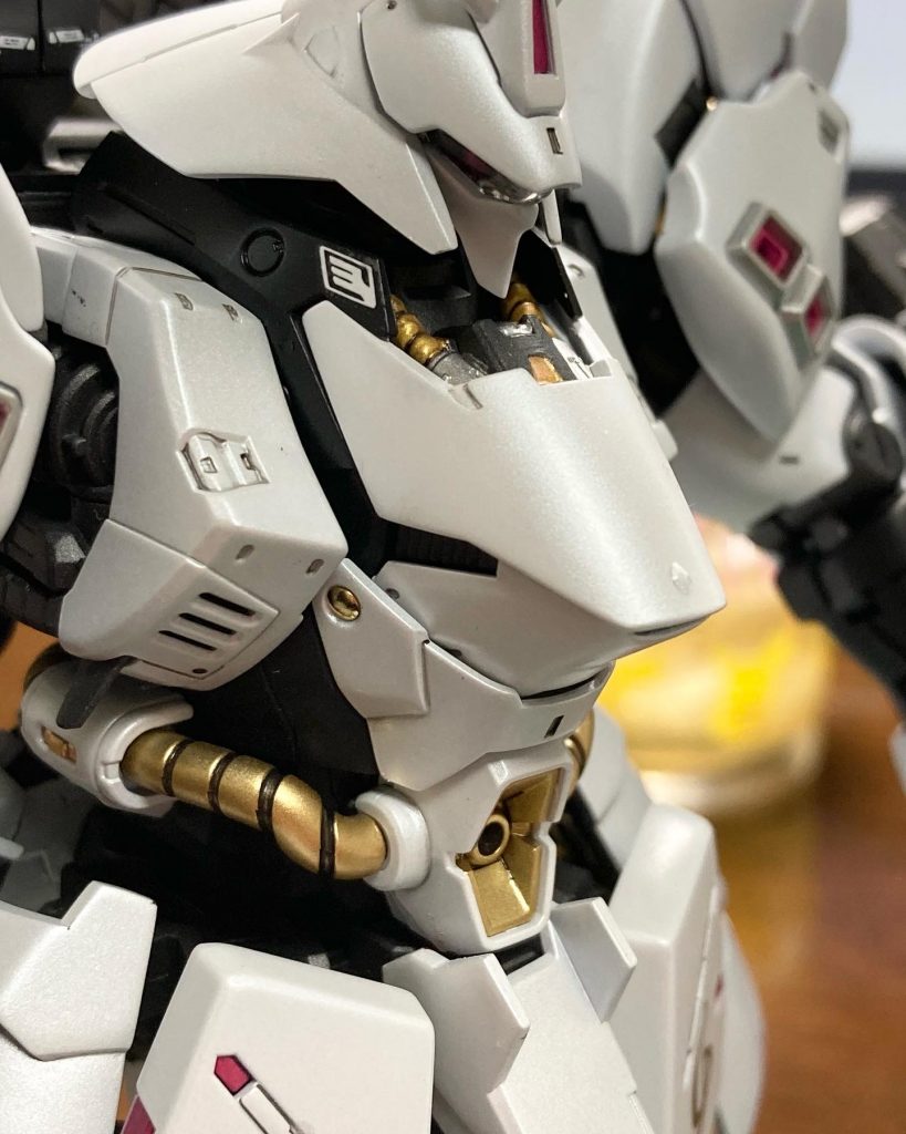 虫ピンとビーズでディテールアップ