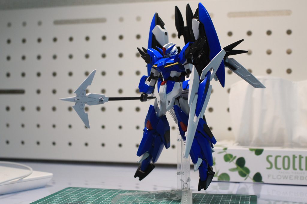 ▲塗装後アクセントカラーの赤色がメインカラーの青をおもちゃっぽくさせていたのでそこを修正しました(結果的に良くなったのでヨシ!)