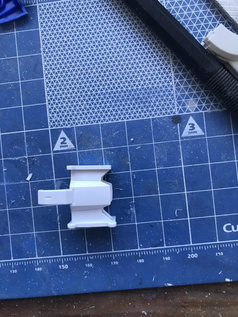 バンダイのコンテストでプラ板が使用できないので、ランナータグをプラ板代わりに使用しました。