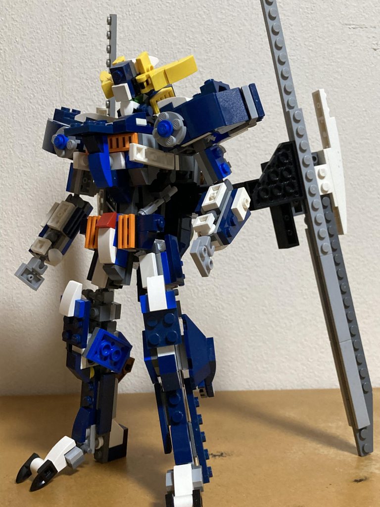 完成したのは一応2021年です。白と紺のコントラストが意外に似合ってます。