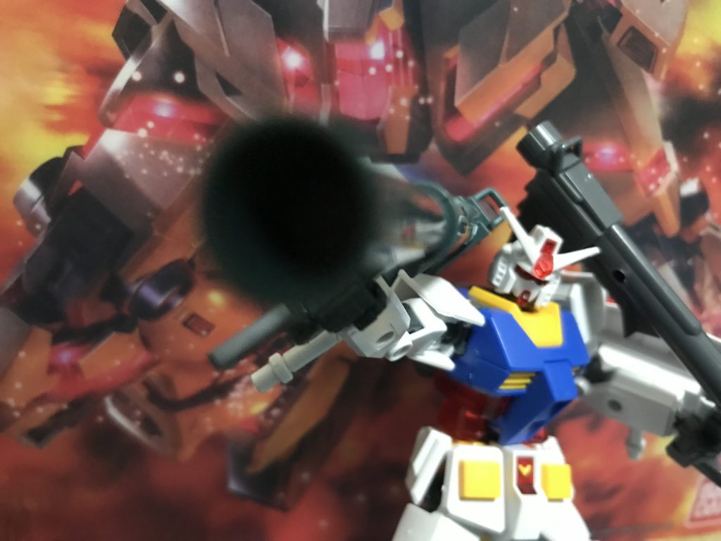 バズーカ×2痛いだろ!?バズーカ×2、ビームライフル×2、シールド×2、ビームサーベル×2で重装備だと思いますね!私はかっこいいと思います!(個人の感想)