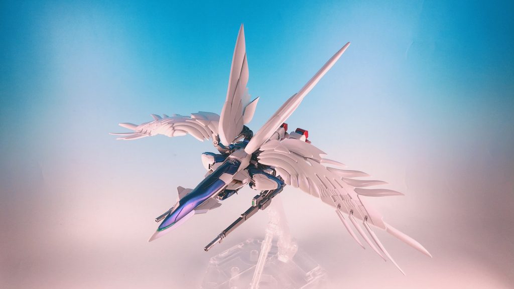 ツインバスターライフルは両腕にマウントする方式にアレンジ。バックパック周りもRGウイングガンダム(EW)のものとミキシングして、変形位置に移動可能に。