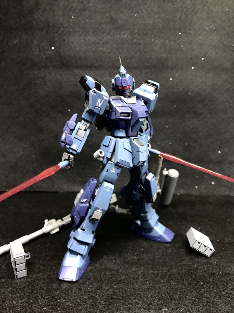 さて、やっとで念願だったペイルライダーを手に入れる事が出来ました!やっぱりカッコ良い! サイドストーリーズは未プレイですが、ストーリーはいつだったかYouTubeで見ました☝🏻個人的に、ヒソヒソ話をする時にMSが向かい合って跪く姿に「そうゆう時こそ周りを気にするんじゃないの?!そもそも傍受されてたらヤバくね?!」って内心ツッコんだりとなかなか笑わせて貰った作品でしたが、まだまだ一年戦争の後付け物語は終わりそうもないですね笑 ただ、そういった外伝が多く存在するからこそ、ガンダムの世界観がより広く強固なものになっていくので見ていて楽しいものです✨ さて、今年の抱負は積みプラをどんどん崩していこうと思っています☝🏻去年は品薄だと言われていながら、なんだかんだで買えるうちに買わなきゃ!っとまるで強迫観念に囚われたかの如くたくさん買ってしまったので、ペース的に完成する物より積みプラがどんどん増えてしまいました💧なので、今年は再販品や新商品の情報に振り回される事なく、買った物をしっかりと作っていく事を念頭に過ごしていこうと思います☺️ ではでは、最後までご覧頂きありがとうございました✨