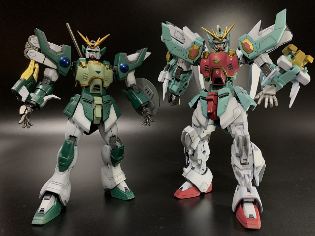 昔作ったシェンロンと比較。アプローチが違うんで比べてもしかたがないんですが、どっちも元は旧キットなんですよ。ぱっと見アルトロンのほうがディテール細かいけど、実際はシェンロンのほうが時間かかってるんだよなぁ。最新キット流用便利すぎです。