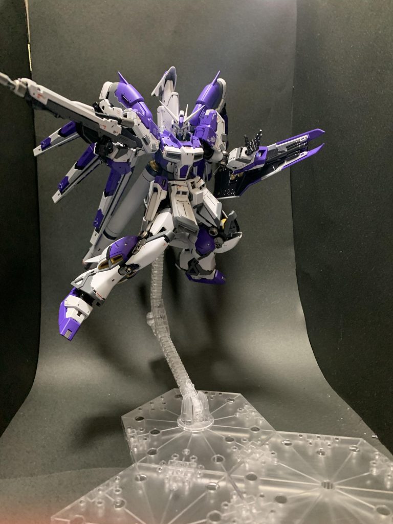 RG Hi-νガンダム–4枚目/制作者：こずみ