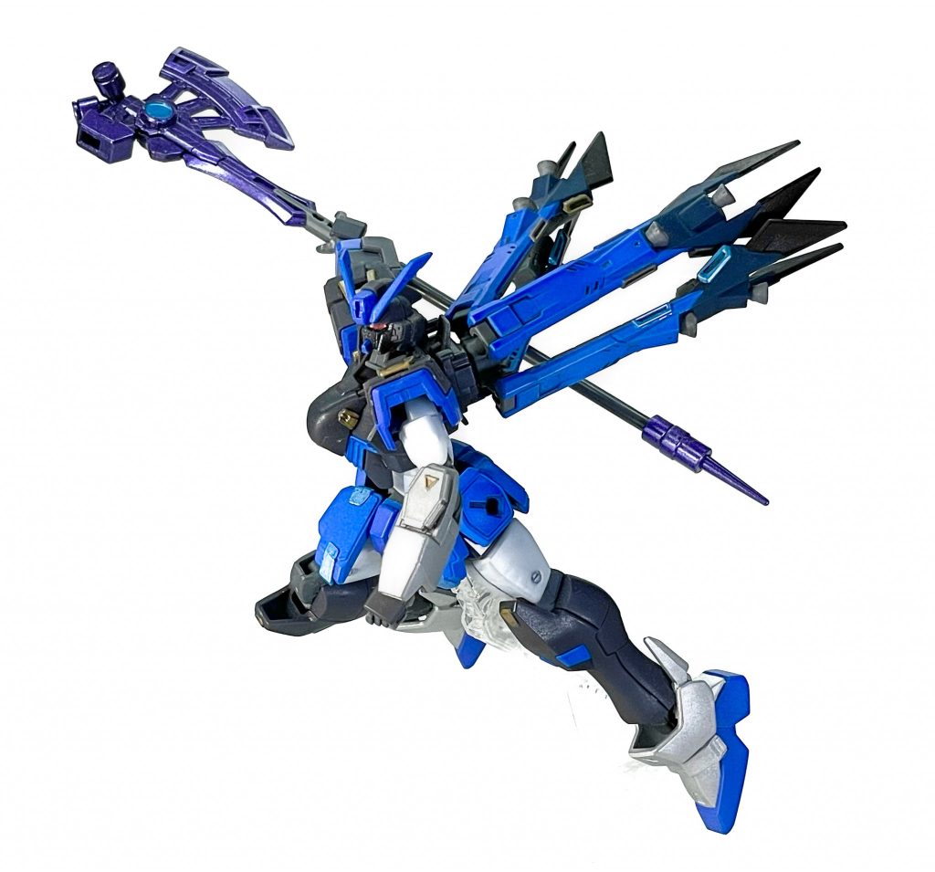 武器は30MMのものをベースに、ビームザンバーのパーツを組み合わせています。持ち手はザンバスター用の持ち手をほぼそのまま流用できました（笑）