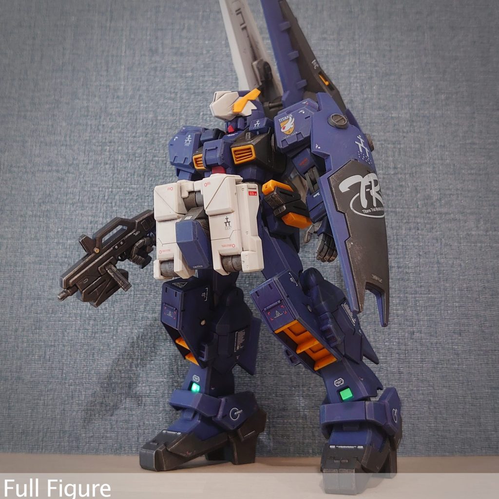 全身ショット下半身のボリュームが大きくて格好いい機体です足元のパーツで身長も上がり、シルエットが綺麗です