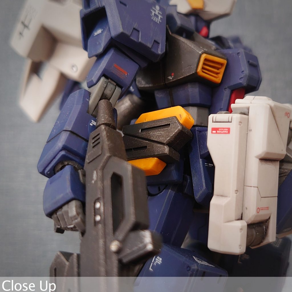 グラデーションは紫を使って、深みがでるようにしています（出ているかは不明ですが…）