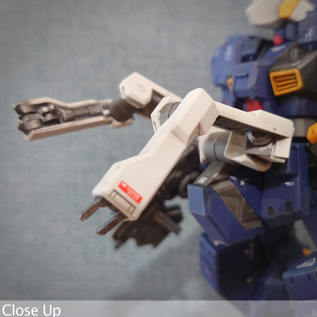 白い装甲？部分は展開して”奥の手”に変形古めのHGですが、細かい作り込みです