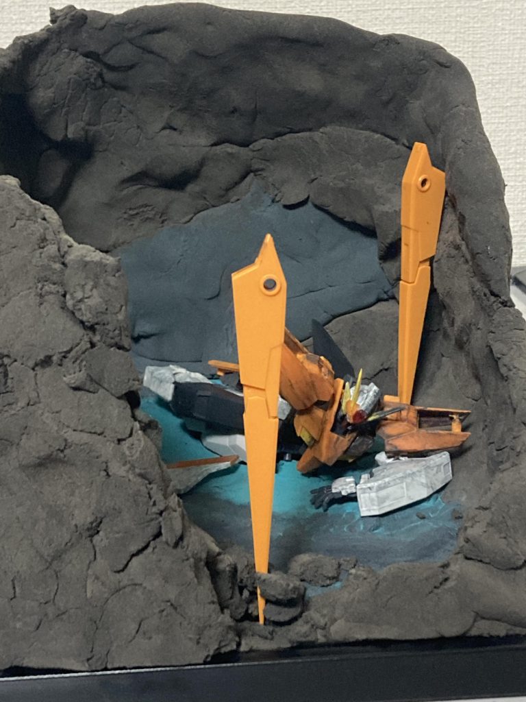 当初は粘土で仮組みしていましたが納得がいかずボツに