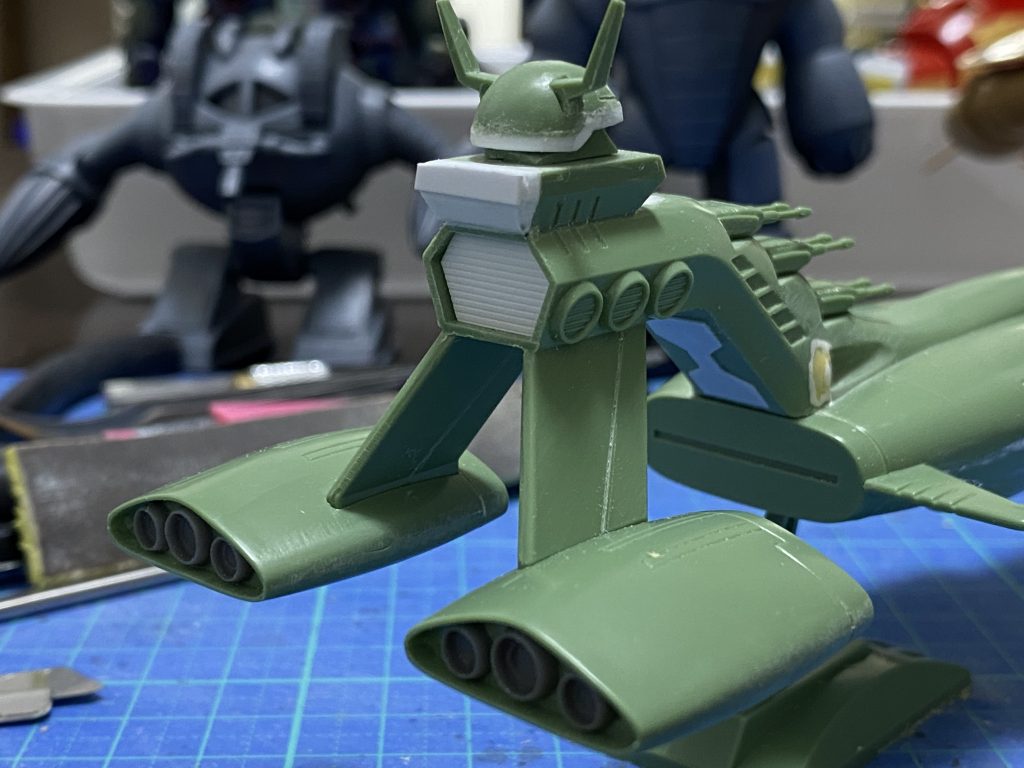 ・ＭＳ発進デッキのシャッターをエバーグリーンのスリット入りプラ板に置き換えました。・市販パーツでエンジンノズルを再現。ここは当時の設定画ではきちんと描かれていないので、雰囲気です。