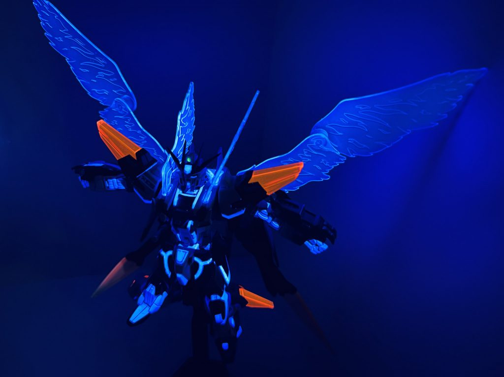 「そう、今でもあの紅き炎を覚えている。残り火が冷たい風の中で揺れ、薪が灰燼の雨を浴びても、あの炎は消えることがなかった