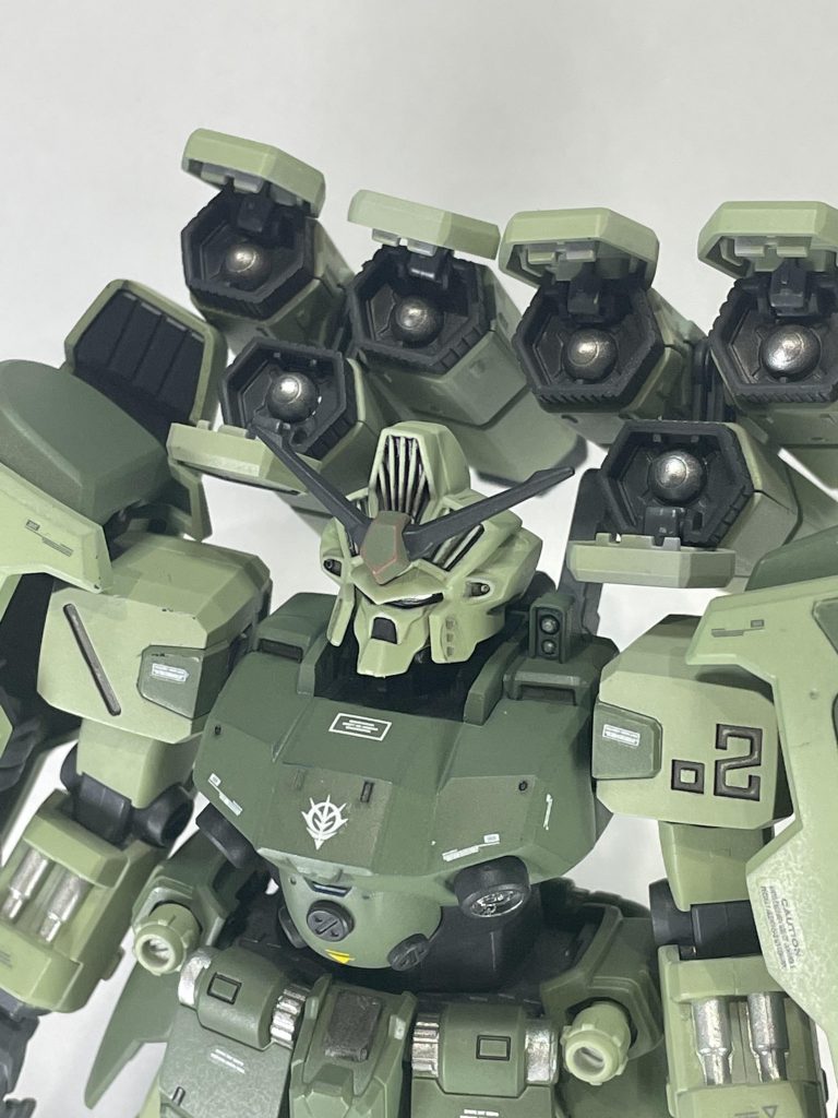 蓋も開いてミサイルも内蔵されているので塗装のやり甲斐があります。