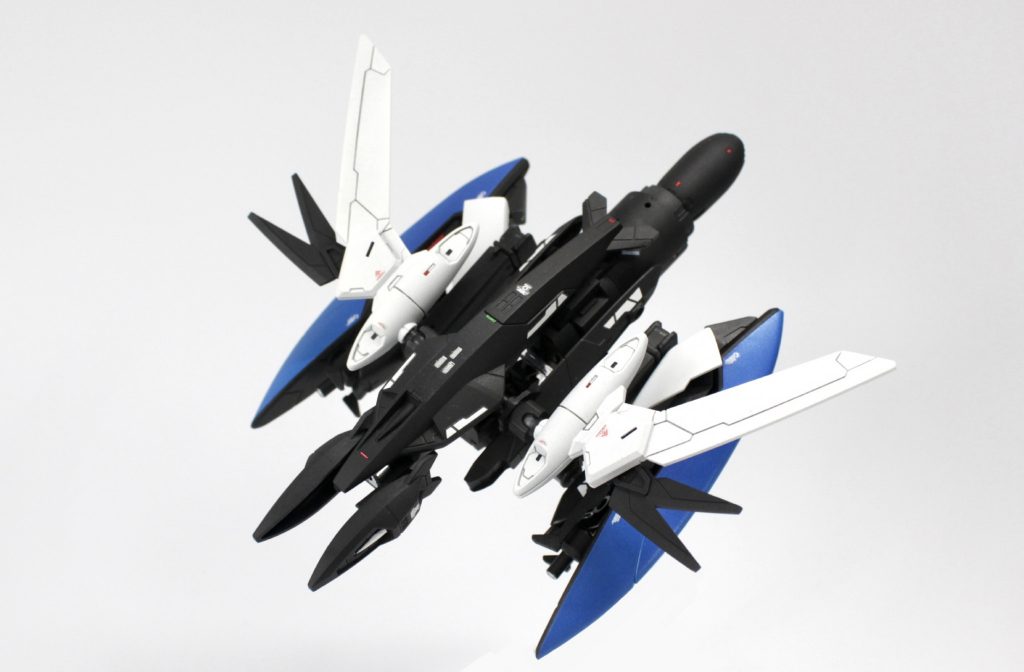 ▲バックパックは丸ごと分離することで支援機となる設定ですまた機首にあたる射撃武器はメルクワンではモリが先端にありましたが今回はビーム砲としています(理由は後述)。