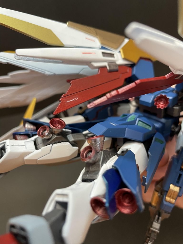 脚部と背中に8つのバーニアを追加