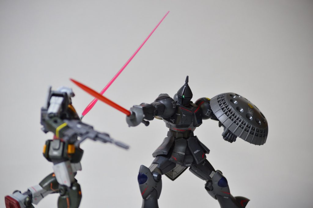 以前作ったリアルタイプカラーガンダムと並べてみると、意外にもしっくりきます。