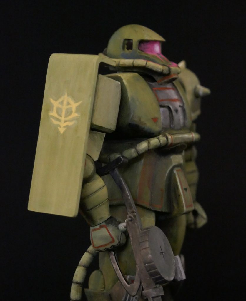 リアルタイプテイストにするため手描きマーキングを入れています。ジオンの紋章も許容範囲の仕上がりかな