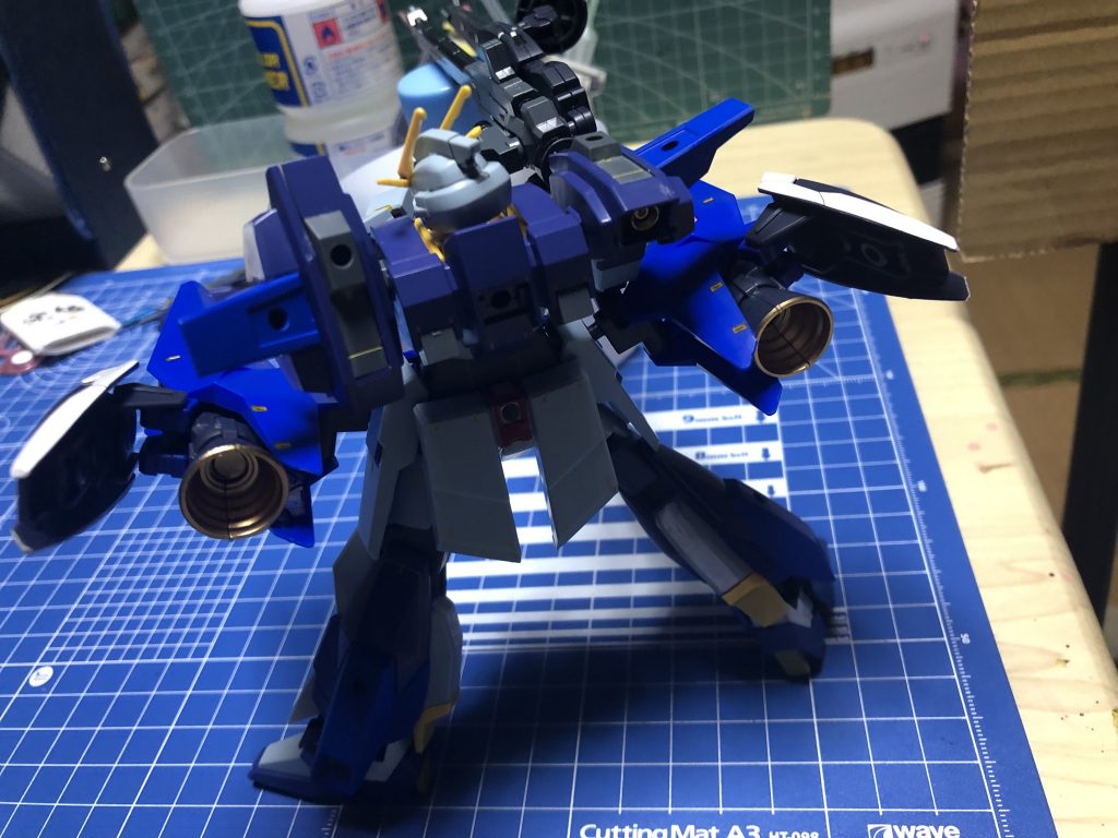 もっと歪な感じになるかと思いきや、肩のバインダーと相まって悪くないバランスですね^_^bちなみに後ろのスカートが大き過ぎて、脚の後ろへの可動はちょっと苦手です…^_^;