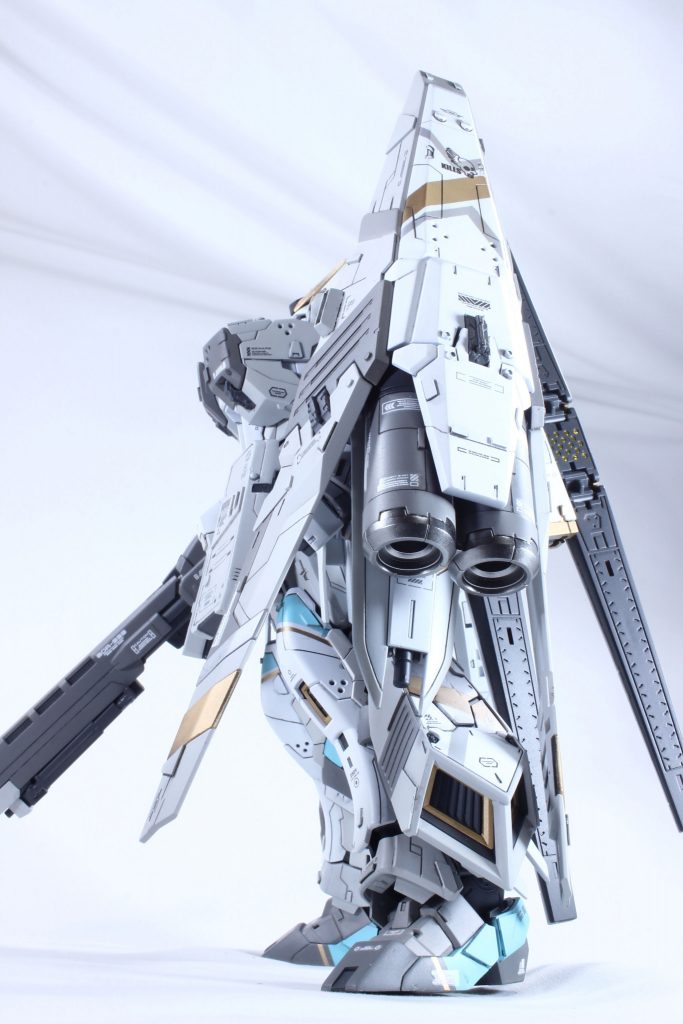 本来 濃いブルーになる部分を純白で。本体にホワイトは不使用、HWSにニュートラルグレー1を使わず差別化。