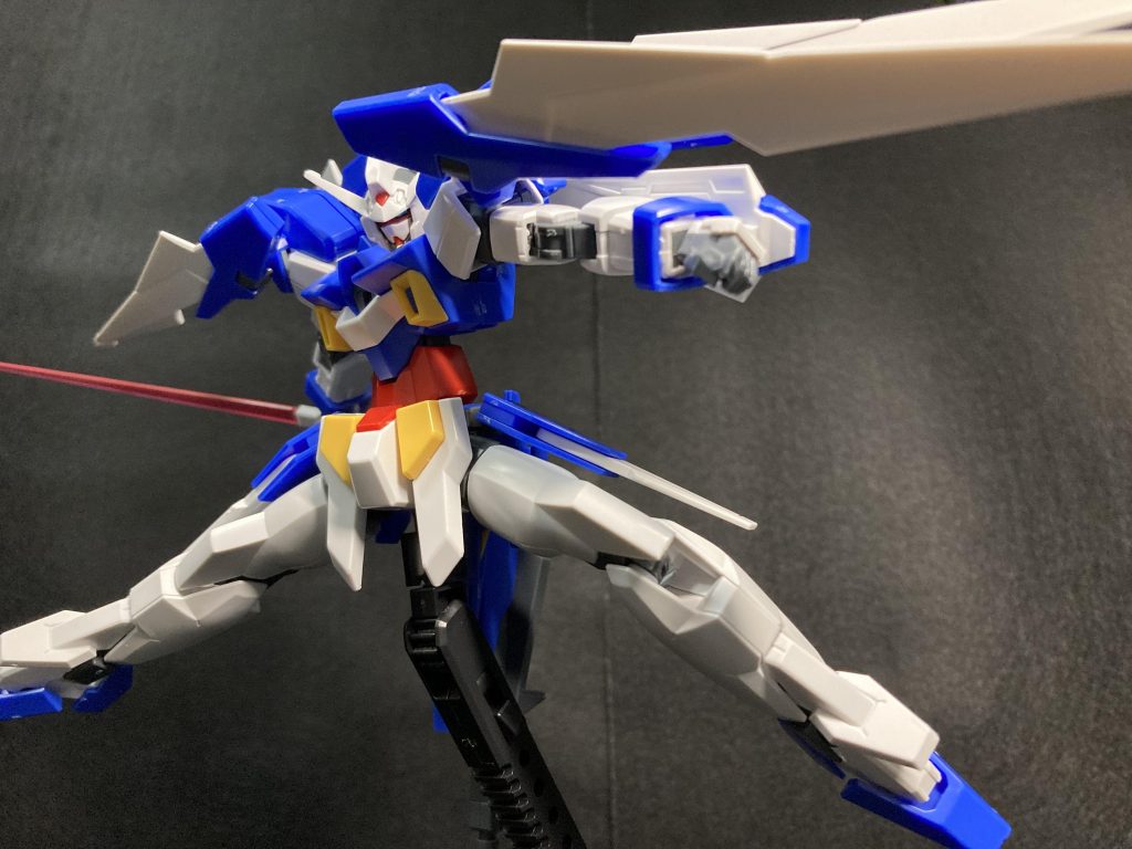 絵になりますね……（なんかポーズ雑だな）この時は遊んでてそのままシールド逆につけてますが無視してください（言われたら気になる）