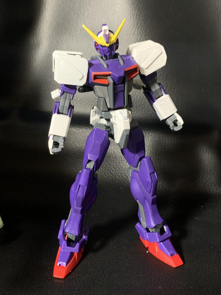 顔はパテでワンポイントのみ。両肩はプラ板。腰は切ったり外したりしてそれっぽくしました。他は手をつけずです。