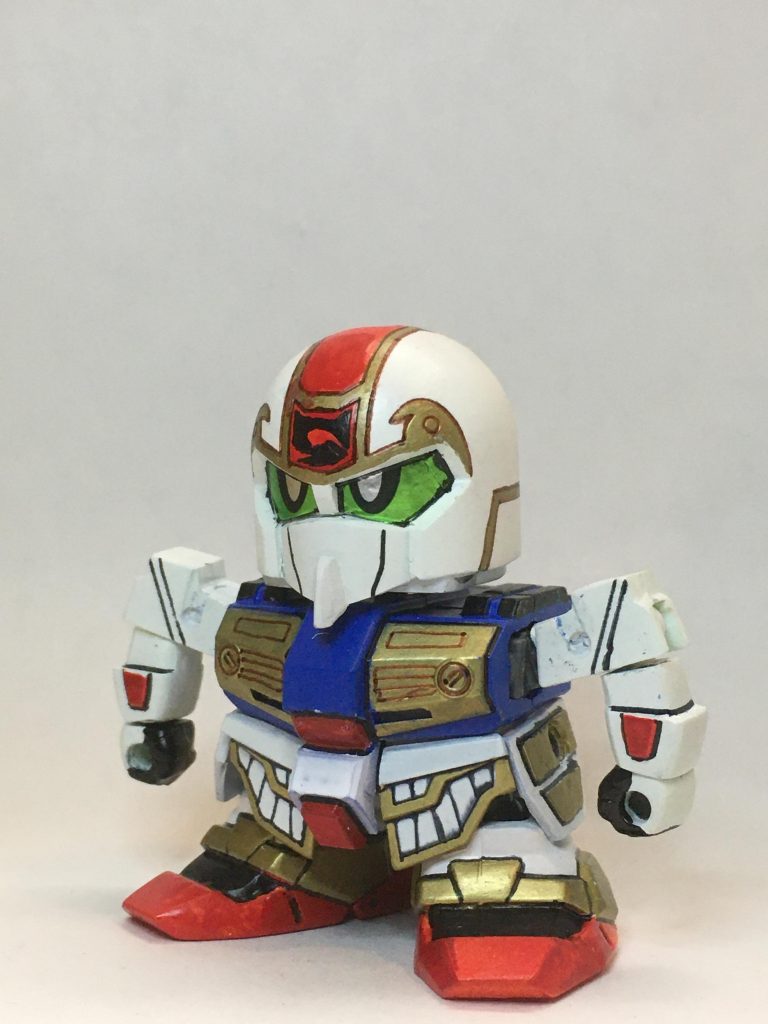 製作途中、接着剤をこぼすアクシデントがあり、追加でもう一体購入。ニコイチとなりました。足部つま先が大きすぎなので先端に向かい細く整形。マスク部が前に飛び出して不細工だったので、頬で切断して奥に押し込みました。目は三国伝キャラの余りを拝借し現代風に。
