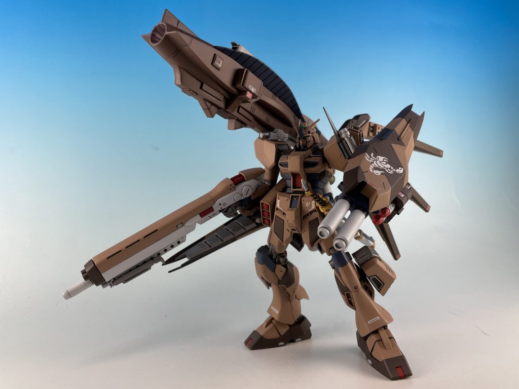 サラミスキャノン装備型はプラモ的お遊び。