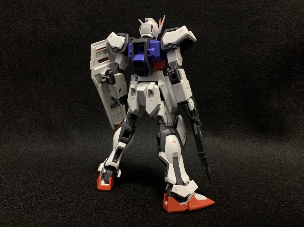 57mm高エネルギービームライフル,耐ビームシールド装備。ライフルとシールドはHGCEから使用。